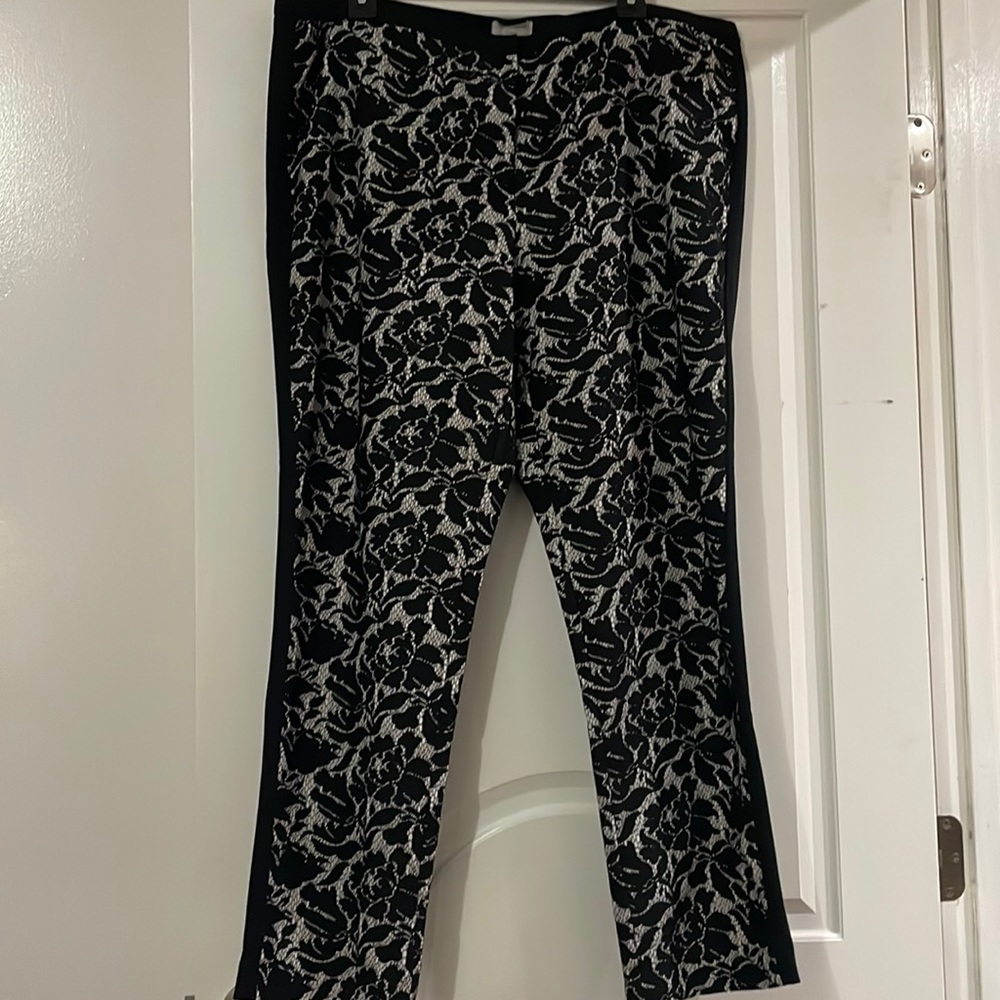 Black and White floral Lace Halogen Quinn fit slacks in size 16